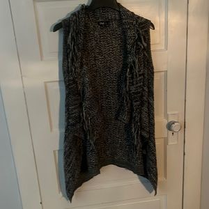 Woman's Sleeveless Shall